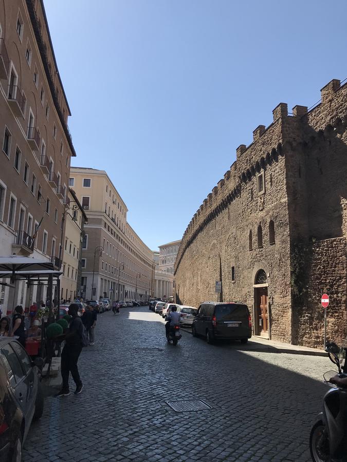 Le Finestre Sul Vaticano Rome Bagian luar foto